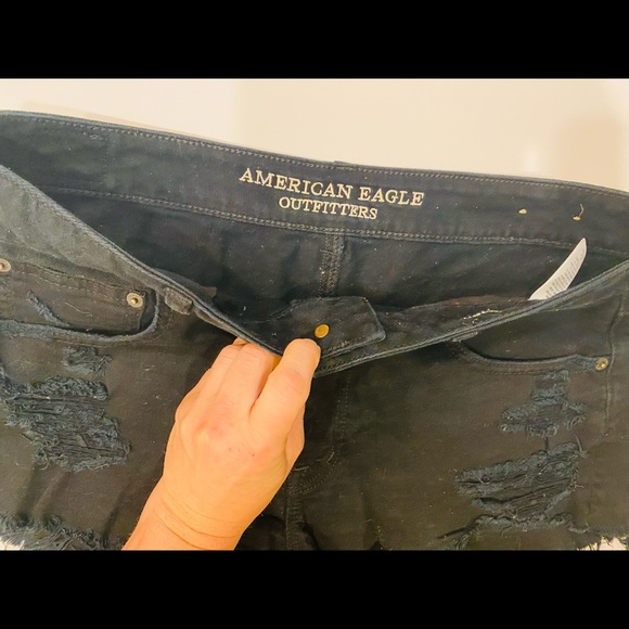 American Eagle 🦅 distressed Jean shorts - Picture 4 of 9
